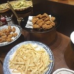 アエン・テーブル - 揚げ物テーブル