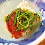 長浜ラーメン 喜樂屋 - 角煮オンザライス。これまたまずいわけない