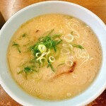 長浜ラーメン 喜樂屋 - うーん、メニューよりチャーシューのボリュームが弱い…でも枚数は入ってました