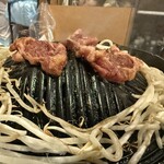 羊肉炭火焼 肉汁屋 - 