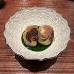 廣澤 - 焼きニラ饅頭、海老と豚肉とエシャロット、ニラソース、XO醬