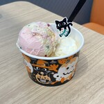サーティワンアイスクリーム - 料理写真:ポッピングミルキー(上) / ミルキーミルキー(下)