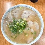 安全ラーメン - チャーシューはスープに隠れて目立たず