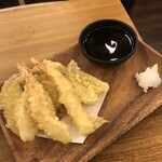 海鮮居酒屋 海王 - 椎茸×2、海老×2、キス×2、舞茸。油切れも良くこれは旨かった(椎茸を他の何かに替えてくれたらもっと←)