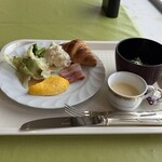 ホテルクラウンヒルズ - 料理写真:朝食ビュッフェ。二日酔いで質素な朝食に^^;