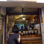 コーヒー ポトホト - 栄町市場にあるコーヒースタンド「potohoto」。暑いので、とにかく一休みしたくなる(^-^；)