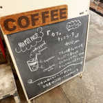 32433175 - フランス産チョコレートで作る「カフェ・チョコラータ」。市場に吹き抜ける、やさしい風