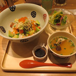 マルモキッチン - 炙りサーモンといくらのアボカドごはん