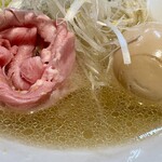 中華そば 結。 - 貝出汁ズーム