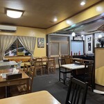 カーサ パスカーレ - スッキリした店内。割と広い。