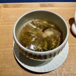 一碗水 - 湯　季節のおすすめスープ(天然キノコ、菊の花、白身魚、かみ菜)