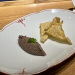 一碗水 - 八碟　秋刀魚中国風コンフィと揚げワンタンの皮