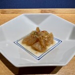 一碗水 - 八碟　くらげ 黒酢と発酵赤唐辛子