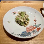一碗水 - 八碟　布豆腐 青菜漬物と茶豆の炒め煮