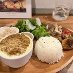 レモンカフェ - キーマカレー¥800＋お野菜のプレート¥600