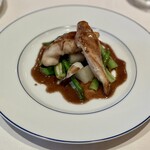 ラフィーユ - 今日の築地からのお魚料理：
マトウダイのポワレ バルサミコソース