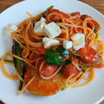 Cafe N225 - ソーセージとモッツァレラチーズ トマトソースパスタ