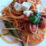 Cafe N225 - ソーセージとモッツァレラチーズ トマトソースパスタ