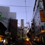 ハングリータイガー - お店の前の道