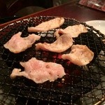 Rengaya - 上ミノは薄くスライスされていて、ふぐ刺しのような食感。