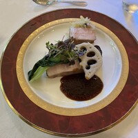 中禅寺金谷ホテル - 豚のロースト ソースと絡めると美味しさアップです