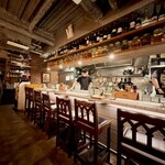 ビストロ チック - 厨房とカウンター席