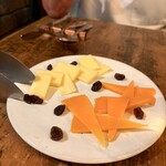 ビストロ チック - チーズ2種盛り合わせ