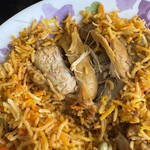 ムムターズレストラン - ビリヤニの下にたっぷりチキンが眠ってます