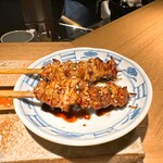 炭割烹 新谷 - 熊野地鶏はらみ(手前メス、奥オス) ◎どちらも美味いが食感の柔らかさからメスに軍配