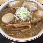 Raamen Futaba - 煮干豚背脂拉麵900日圓（含稅），豬肉五花肉叉燒份量十足！