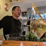 カステロ ヌォーボ - お茶目なムッシュ有馬シェフ