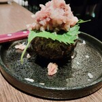 美食酒場ニクノカタマリ - 大葉と梅の鬼おろしハンバーグ