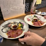 炭火と酒と肴 七福八郎 東新宿本店 - 鉄板のレバー　売り切れだと連れが不機嫌になるので死活問題