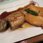 味処 大丸 - 赤むつの煮付 950円。豆腐も美味しい！