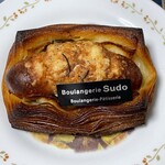 ブーランジェリー スドウ - 大きなソーセージが入ったデニッシュ