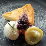 豆挽きのゴーシュ - チーズケーキ バニラアイス・ブルーベリーソース・レモントッピング生クリーム添え