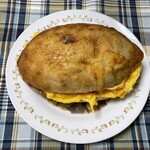 ブーランジェリー スドウ - チーズとモチモチパンが具材に合う！