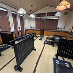 小名浜 - テーブル席。予約すれば個室が利用出来ます！