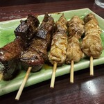 福徳 - 焼き鳥(トリ×3,レバー×2)(¥400)