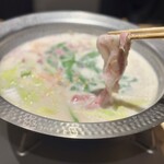 324365817 - 豆乳スープにしゃぶしゃぶ