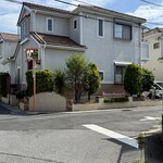 お好み焼 ひろしま 天よし - 天よしさんを右側に見て、線路のほうに向かって3つ目の十字路、両サイドにカーブミラーがある場所を右に曲がります｡