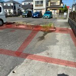 お好み焼 ひろしま 天よし - 入って右側に、2台分のスペース♡  全部で、4台分になります｡