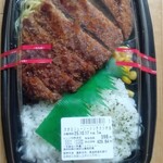 マックスバリュ - 料理写真:大きなジューシーメンチカツ弁当・４２９円