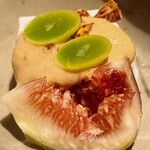 温石 - 三島産無花果と落花生豆腐。落花生と葛の練りソースと銀杏をトッピング