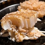 温石 - 柱状節理のドアップ。蟹は親指が一番、美味しい\(//∇//)\