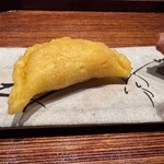 廣澤 - 外カリ中モチモチの皮は甘味があり餡との相性抜群です。皮の中で蒸されるように火が通った岩手県産松茸の香りも素敵