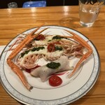 カステロ ヌォーボ - 3皿目
      手長海老とシロカジキのリグーリア風。