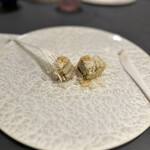 プレゼンテ スギ - ➈鱧（キノコと鱧のエキスでGVしたミルフィーユ鱧フリット、マカダミアナッツの擂り下ろし）