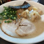 ラーメン茂木 - 雲呑麺。雲呑はじめ個々の具とコンビネーションが良い