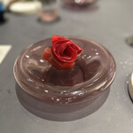 プレゼンテ スギ - ⑩GV鰹（フランボワーズと鰹のアラでGVした鰹、ビーツのピクルス、八千代牛乳の水切りヨーグルト、柚子風味）